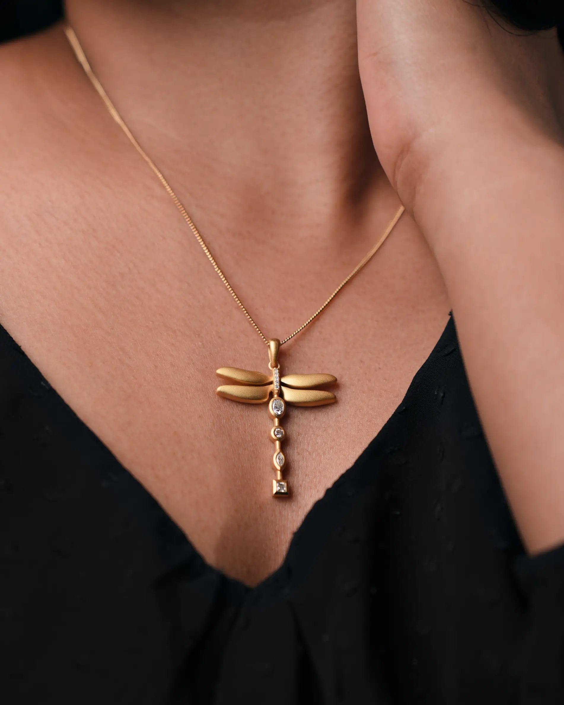 Eveil Necklace Gold Plated Silver With Moissanite Close Up
