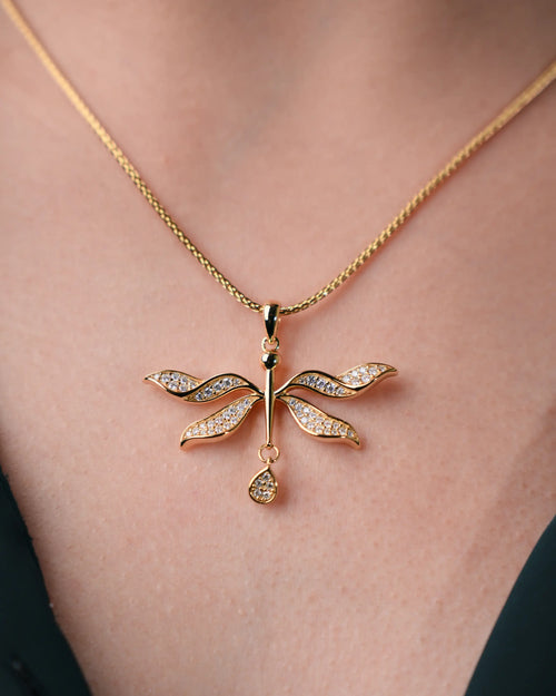 Sylea Necklace Gold Texture Macro Shot
